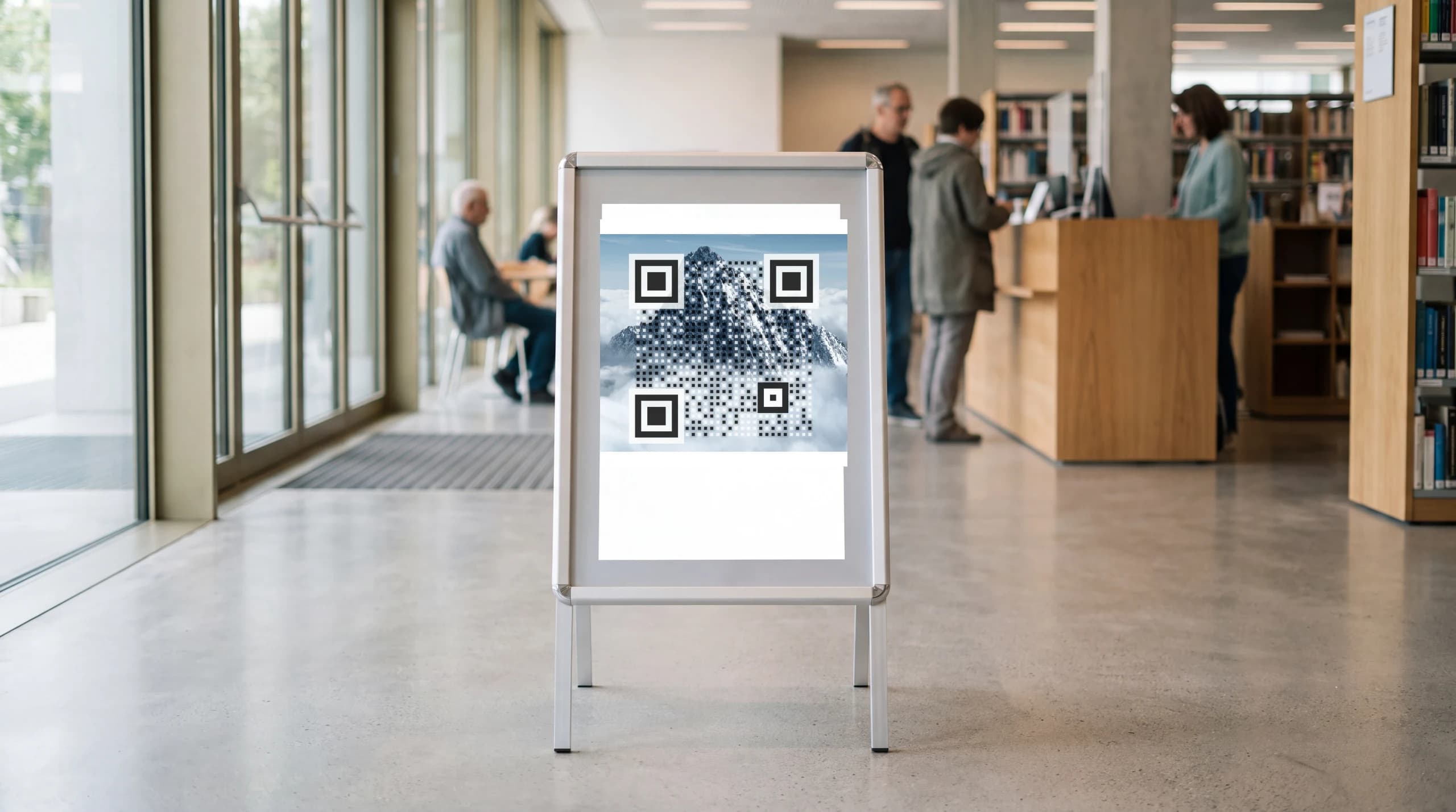 Secure QR Code auf einem Aufsteller in einer öffentlichen Einrichtung